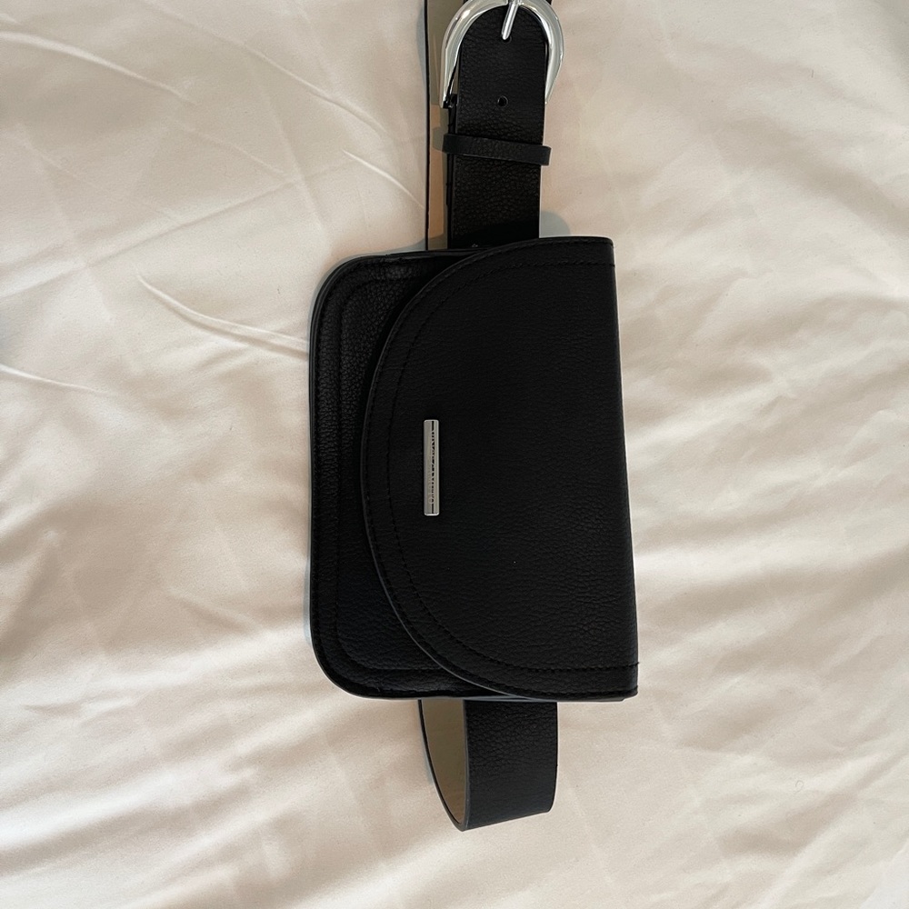 New Black Vince Camuto belt bag